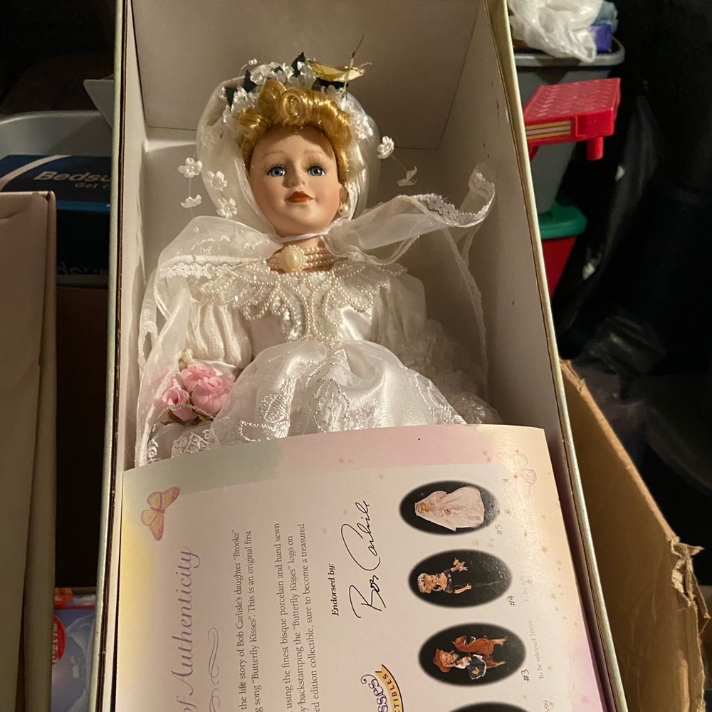 NIB Butterfly Kisses Bride Porcelain Doll #5